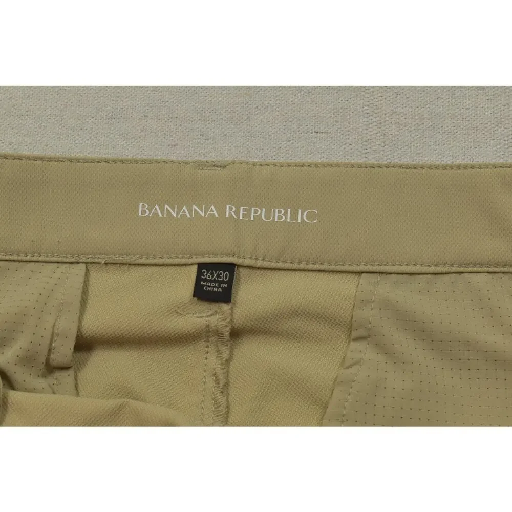 Banana Republic Men 36x30 Khaki Performance Tech Chino Pants Beige Straight Fit